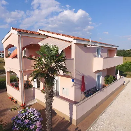 Olive Apartment *